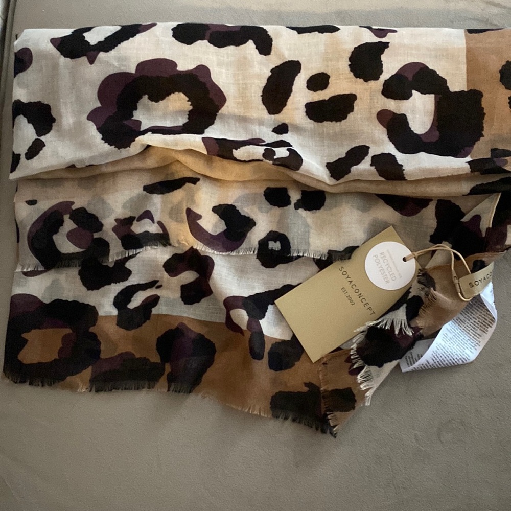 Soyaconcept NWT light scarf